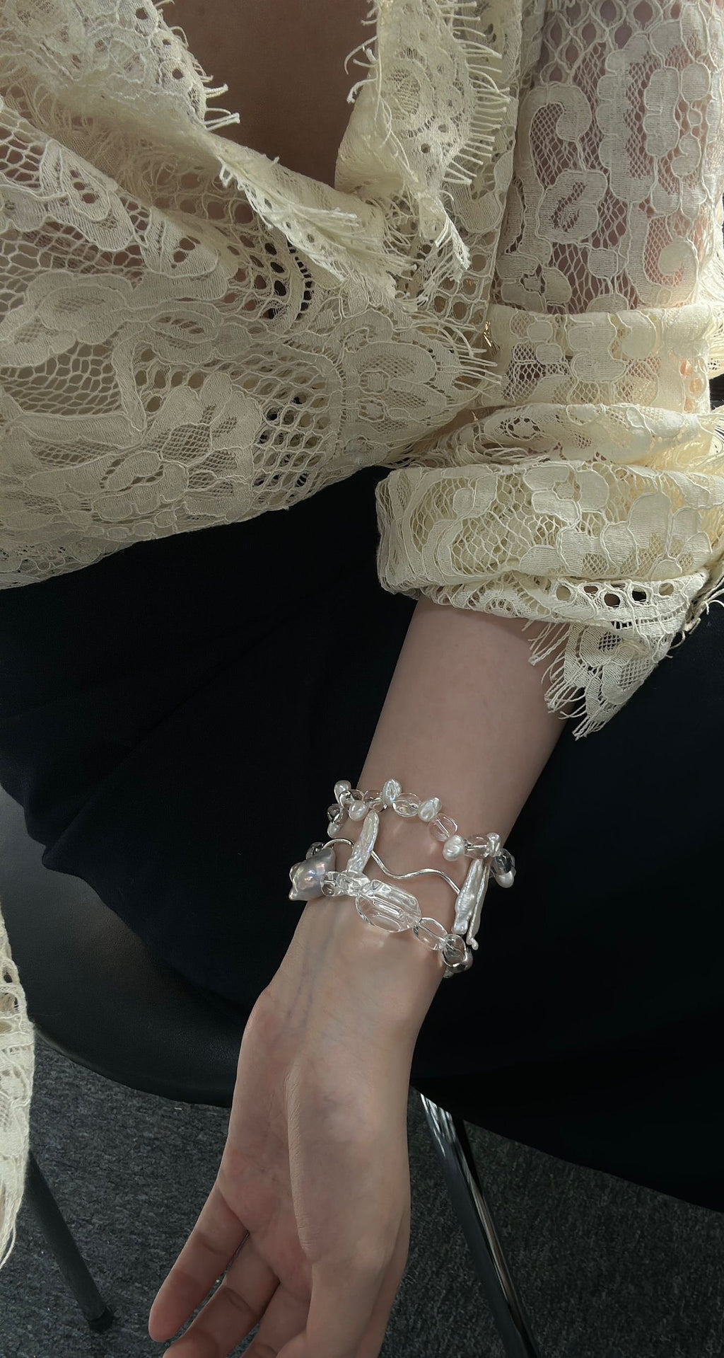 Biwa Pearl Stretch Bracelet - Clear Quartz & Freshwater Pearl Bracelet